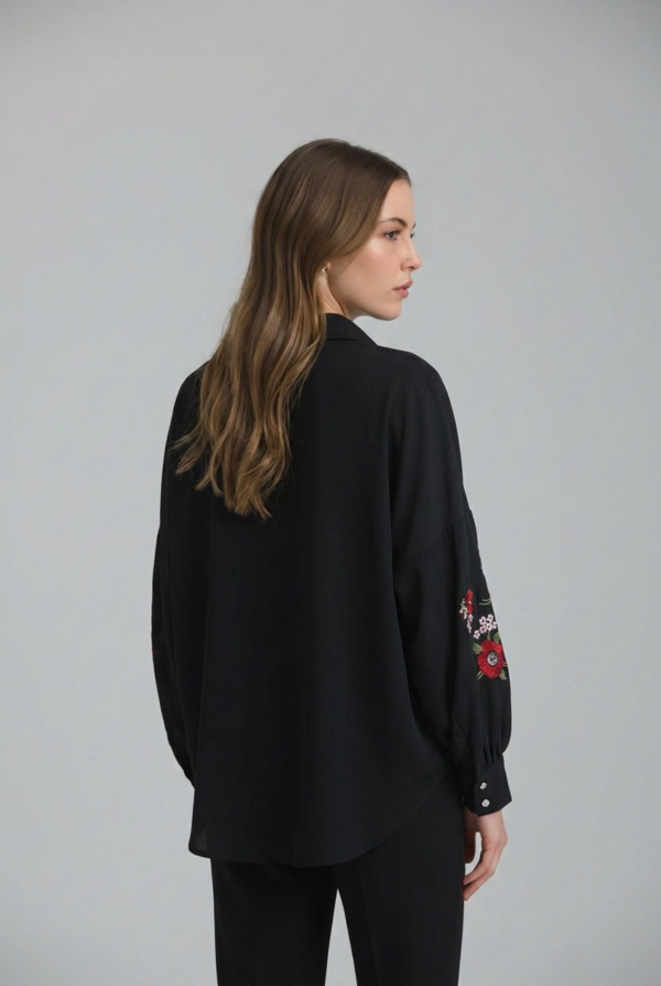 1781729539461-srw6cdx.png Lüks Viskon Kumaş Nakış Detaylı Siyah Kadın Gömlek | Butik Özel Koleksiyon